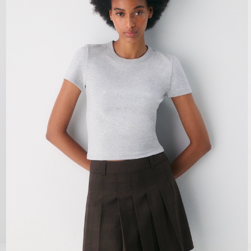 Aritzia Sunday Best ribbed baby tee